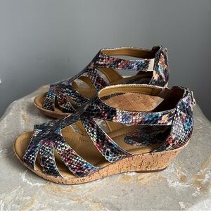 Softspots 8.5 wide sandals strappy open-toe rainbow snakeskin print cork wedge